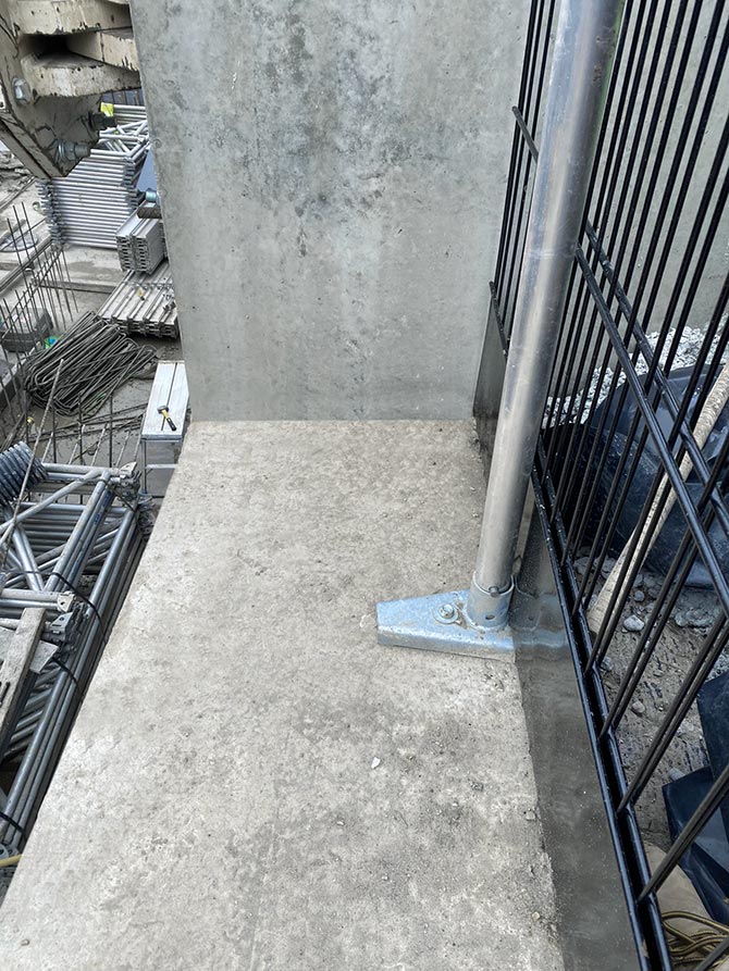 Temporary edge protection for concrete slabs